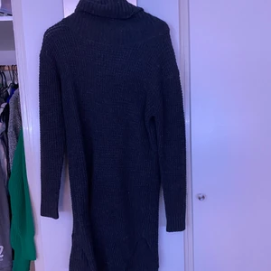 Stickad klänning med turtleneck - Kan ta fler bilder vid intresse!