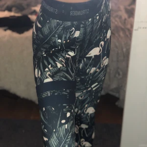 stronger - säljer dessa ifrån stronger då jag inte använder dom köpta för 599, sitter så skönt och jätte bra att träna i. dessa säljs inte längre.