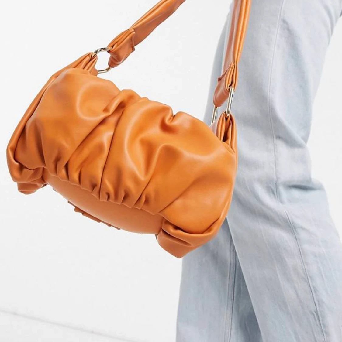 Slutsåld orange asos väska   - 90