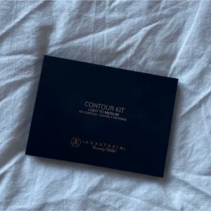 Contourpalett - Contour palette ifrån Anastasia, knappt använd då det är fel färg för mig!