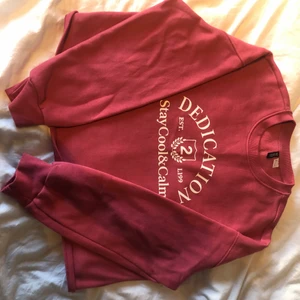 H&M sweatshirt - Väldigt mysig och varm, underbar att ha nu när det börjar bli kallt. Fick den av min syster och har inte använt den, så i bra skick. 