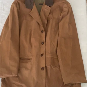 BROWN COAT FOR WINTER - VERY HIGH QUALITY COAT FOR THE WINTER TIME