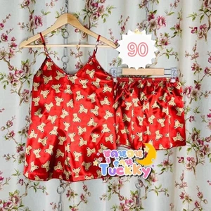 Pyjamas - Nya Satin pyjamas i Storlek 32-38, finns i olika färgar. ⭐️⭐️ Super fin och skön material, passar perfekt för sommar 💕🤩 Mötas upp i Stockholm eller frakt tillkommer 