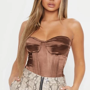 SatinKorsett - Super snygg brun satin korsett som inte kommit till någon användning 🤎