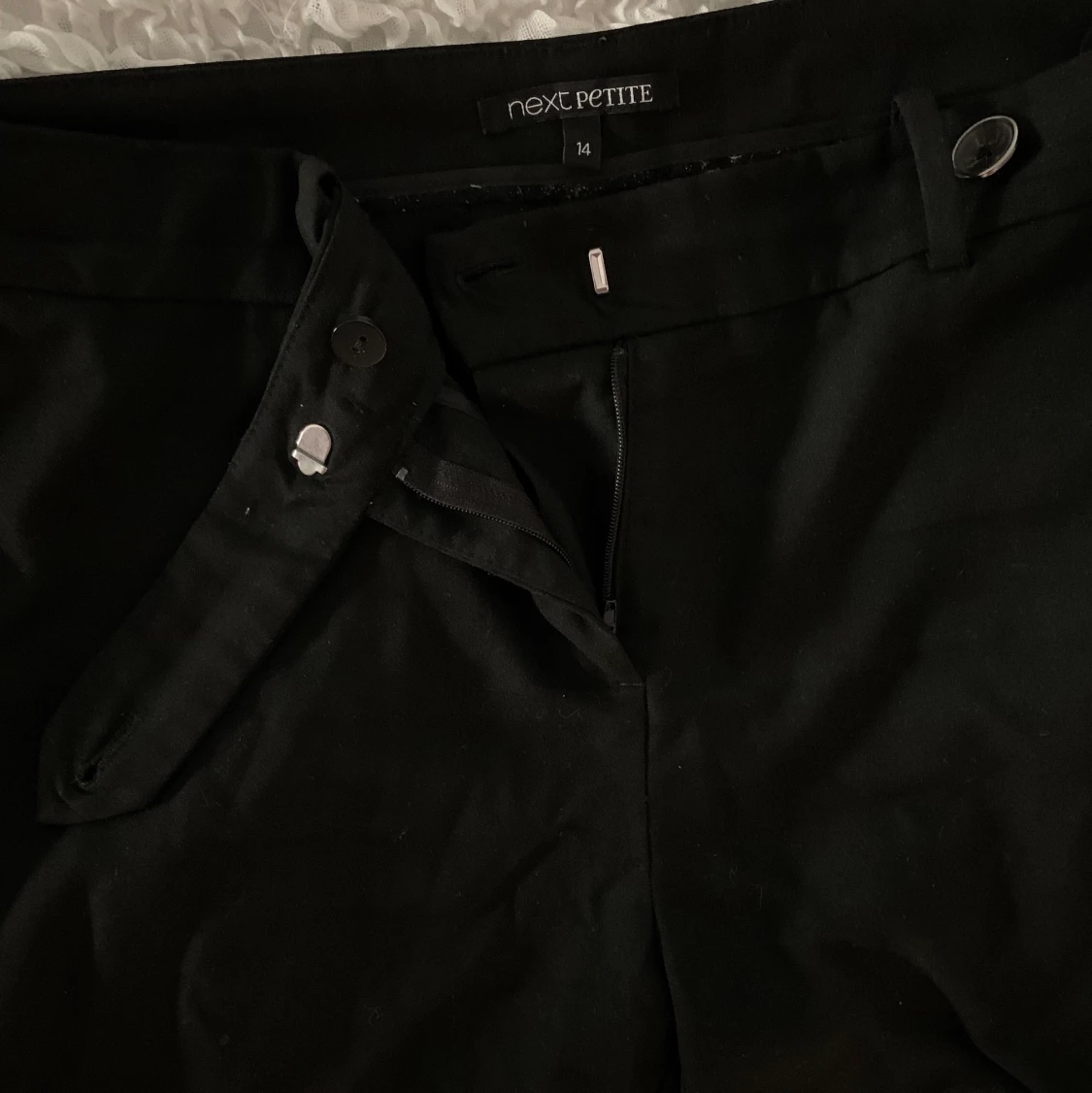 Svarta kostymbyxor från Next - 91