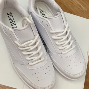 Nelly Sneakers  - Superfina sneakers i strl 38. Helt oanvända säljer pga av fel storlek 