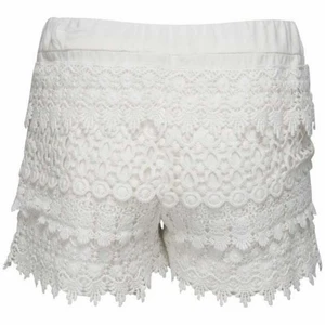 Vita spets shorts  - Perfekta till sommaren med så snygg passform 