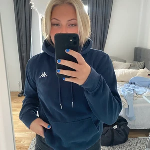 Kappa hoodie - Jag säljer denna hoodie då den inte kommer till användning. Den är knappt använd och i väldigt fint skick.
