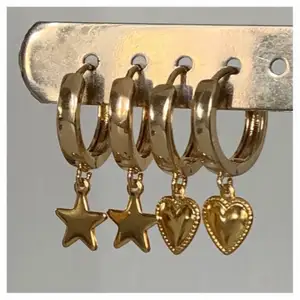 Världens finaste guldörhängen för endast 100kr/par (frakten inkluderad) ✨✨  Finns med både hjärtan och stjärnor!
