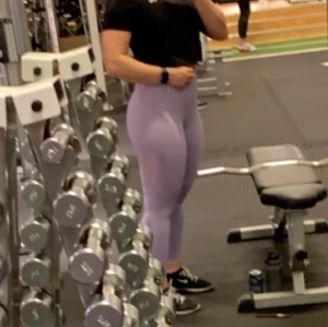 Icaniwill tights Queen mesh  - I can i Will tights använda enstaka gånger. Finns en tunn reva på rumpan, därav väldigt reducerat pris. Tycker däremot inte det syns speciellt mycket när de är på. Skriv om du vill ha fler bilder. Storlek L