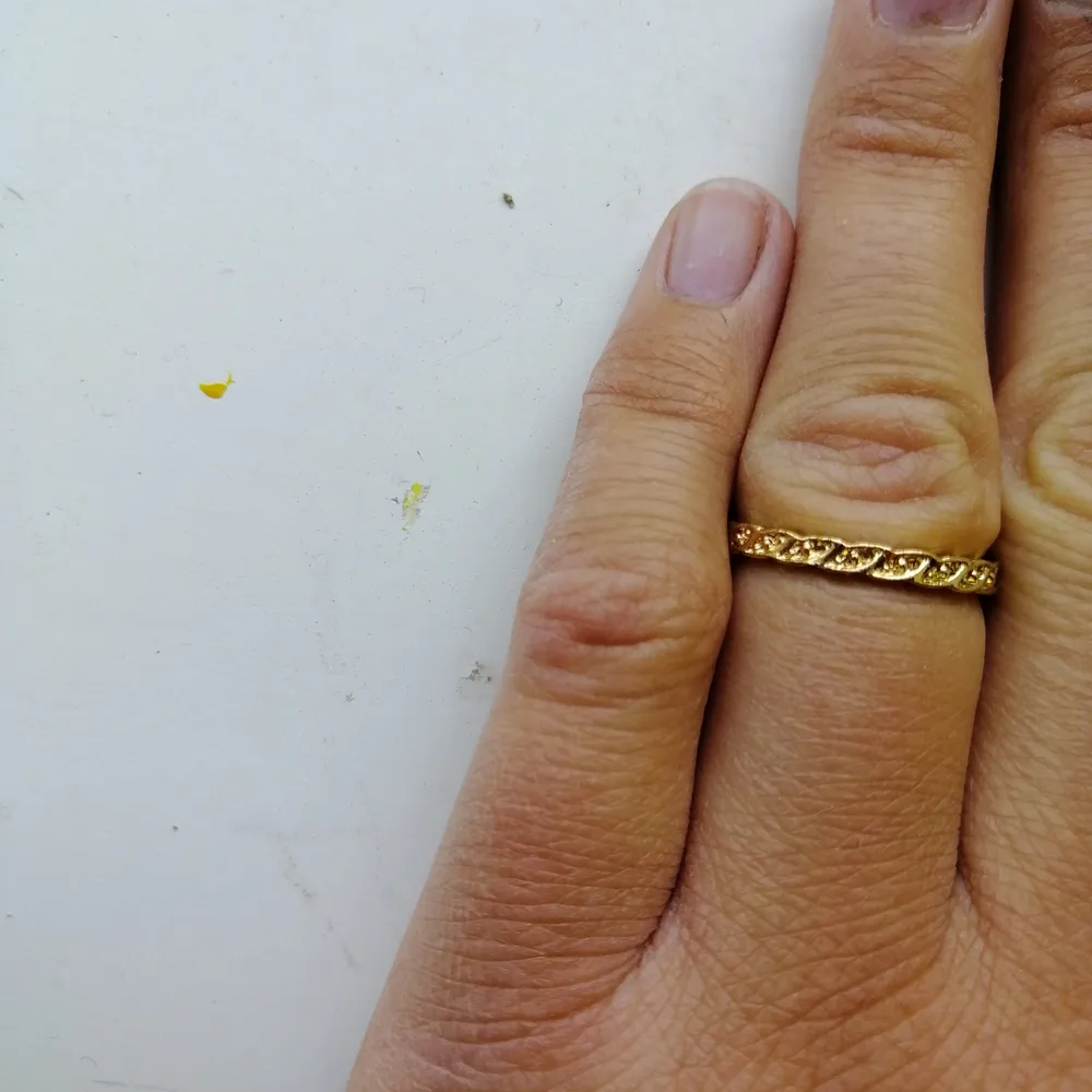 En ring från shein oanvänd för den är för liten för mig! 10kr+frakt 20kr=30 kr. Accessoarer.