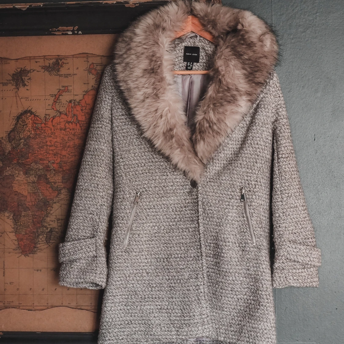 Jacka med avtagbar pälskrage