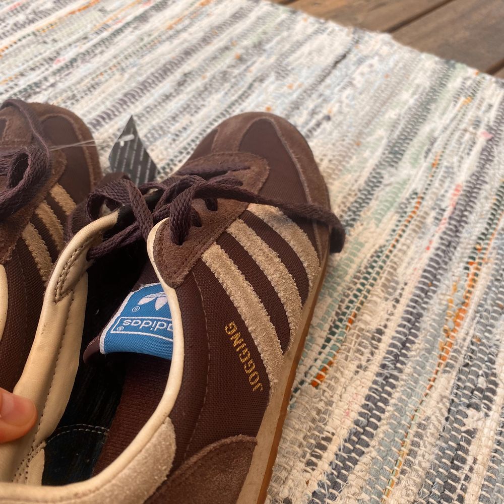 Bruna fina skor från Adidas! | Plick Second Hand