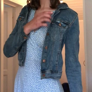 Jeansjacka  - För liten så säljer!💙 frakt tillkommer🙌🏽