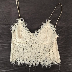 Topp  - Topp från Zara. Använt sparsamt.  Jag är168 cm 