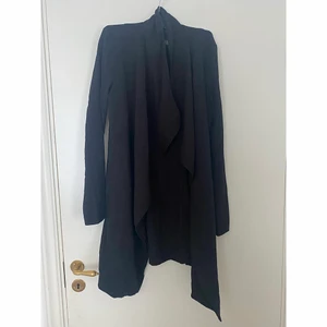 Kappa - Kappa. Passar till sommarkvällar, middagar, man kan även klä upp den med ett skärp och omvandla den till en klänning!