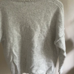 Stickad tröja  - Mjuk stickad tröja knappt använd