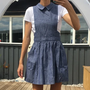 Jeansklänning - Topshop - Klänning från Topshop 💙 Använd en gång? 💙 Oavsett är den som ny 💙 Har två fickor 💙