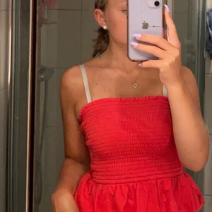 Gulligt linne  - Gulligt linne från hollister, de är i storlek M men passar mig bra som är S de är stretchigt. Säljer då det inte kommer till användning längre. 