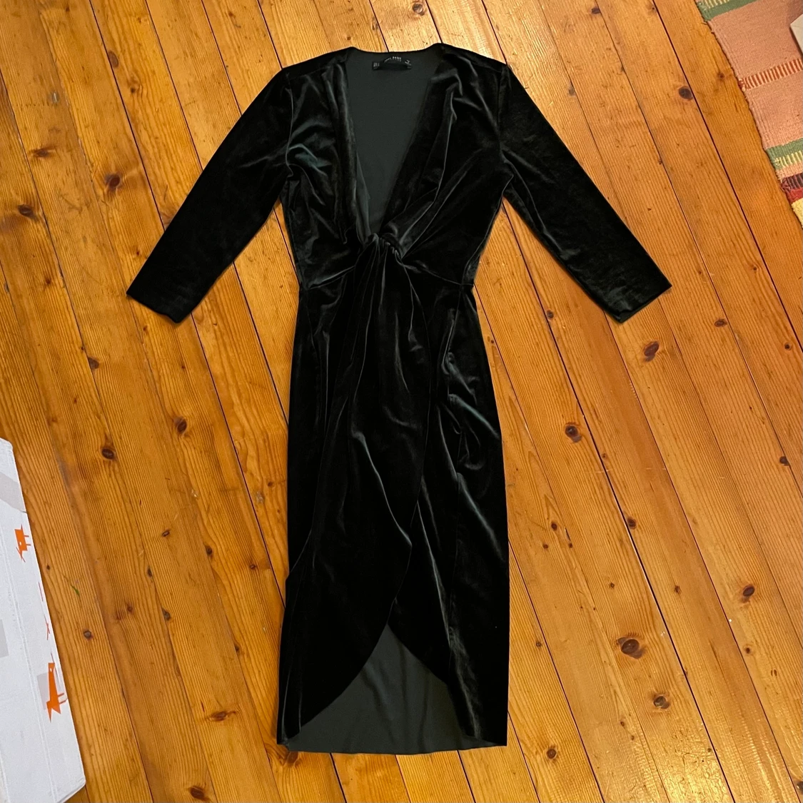 Grön sammetsklänning i storlek S