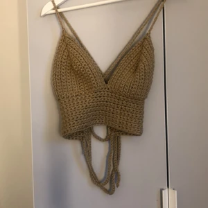 Virkad linne - Ett jättefint virkat linne som ja köpt här på Plick men inte får någon användning av🥰