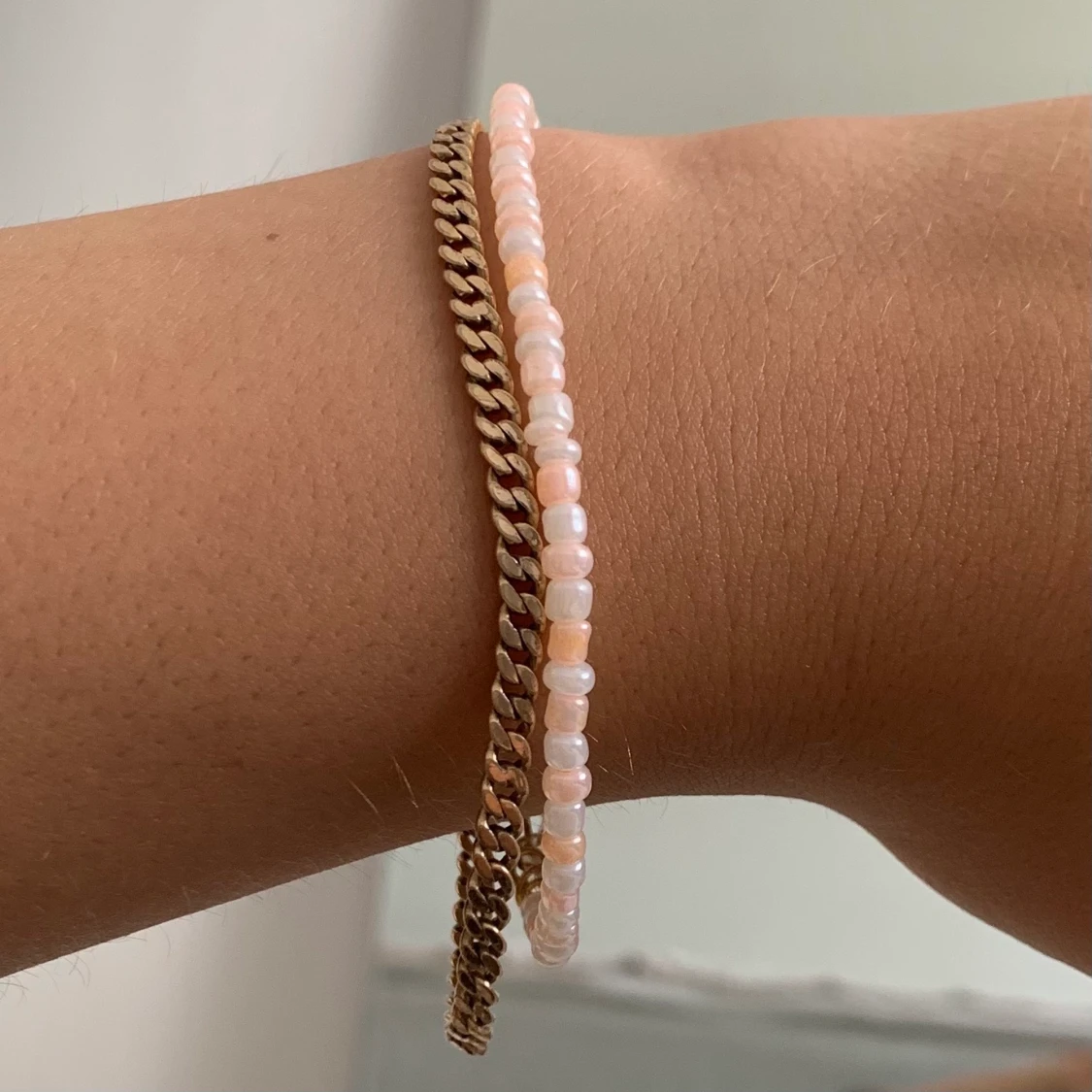 Armband färg:vit, aprikos - 91