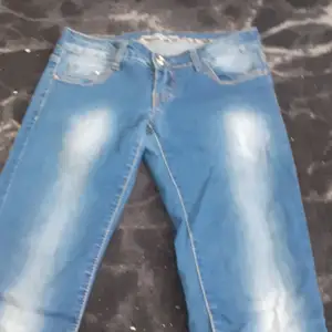 Jätte fina jeans byxor för ett väldigt billigt pris <3