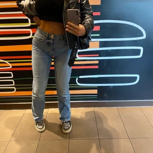 Raka jeans - Jättefina raka jeans från zara! Älskar dessa men tyvärr är dom förstora för mig. Köpta för 400 men säljer för 250! ❤️ storlek 36 