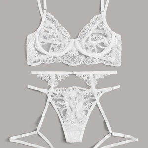 vita spetsunderkläder - helt oanvänt underklädesset köpt på shein, skitfint men inte riktigt min grej!