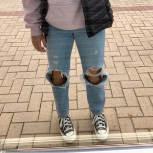 Levis’ 501  - Levi’s 50, storleken som en liten S/ 36, i användtskick. Säljer för 100 kr!