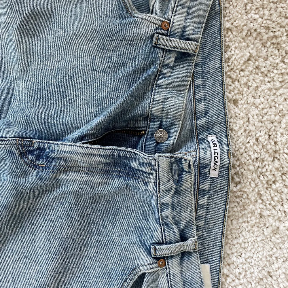 Ett par skitsnygga our legacy jeans som aldrig kommer till användning. Använda varsamt så dom är i bra kvalitet.. Jeans & Byxor.