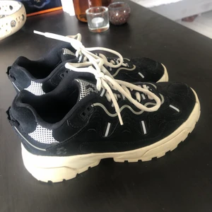 Converse Glf  Gianno - Nya sneakers, använda ca 3 gånger så de är som nya!! Säljer pga kommer ej till användning. 