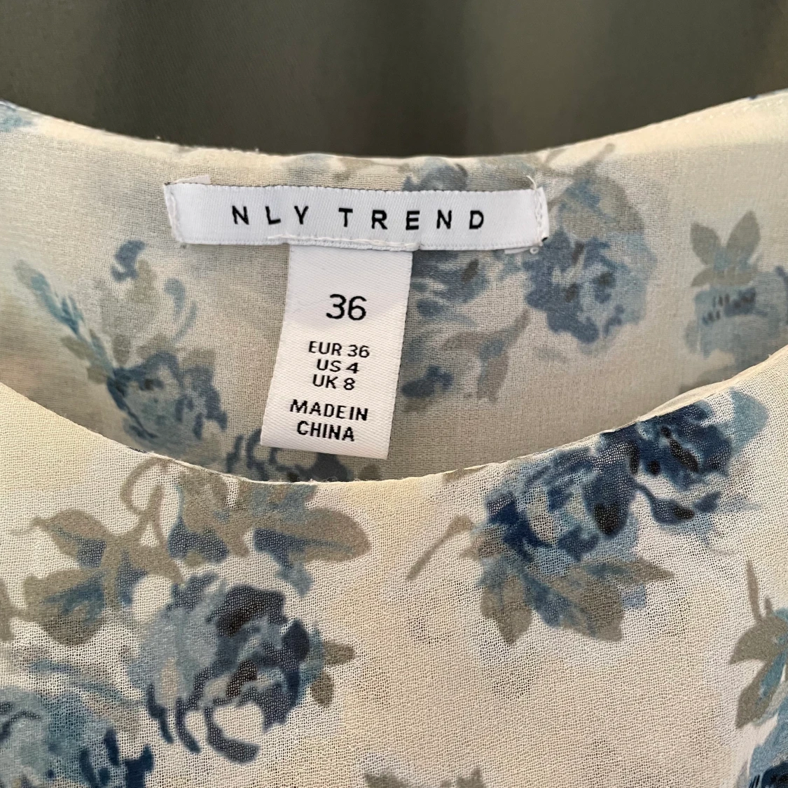 Blommigt linne  - 90