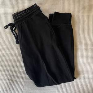 Svarta sweatpants från Hollister, strl XS. Köpare står för frakt 