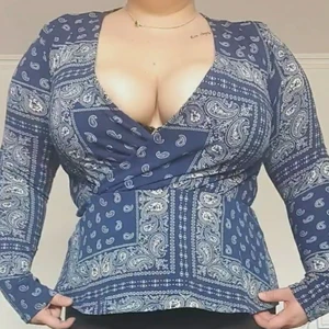 Uringad snygg tröja - Snygg tröja i toppenskick då den användts 2 gånger