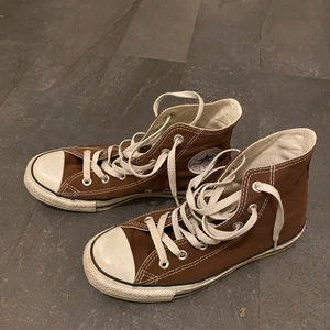 Converse - Äkta, bra skick! Frakt tillkommer. Köp direkt för 600 + Frakt (lägger upp på nytt eftersom förra annonsen försvann)