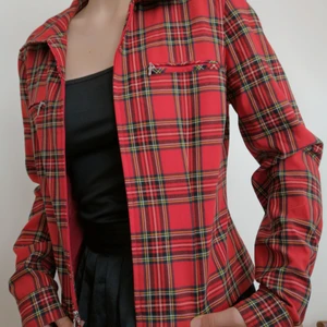 Skotskrutig röd jacka  - Jättefin Skotskrutig röd jacka 