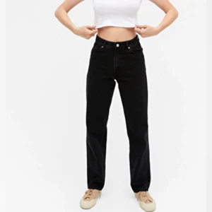 Jeans - Jeans från Monki, prislappen kvar. Storlek 29 och är i deras modell Taiki💕