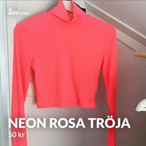 Neon rosa tröja - Super skön perfekt för fest eller bara en färgglad klädkombo. Andvänd 1 gång så den är så gott som ny💞
