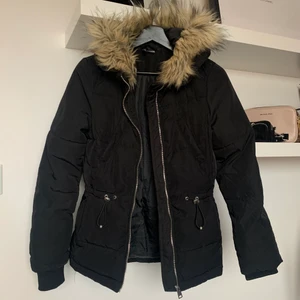 Vinterjacka - Mysig vinterjacka med avsmalnande midja🖤