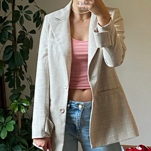 Blazer - Jättesnygg blazer från NakD, afj kollektionen! Knappt använd, den är som ny. Frakt ingår i priset! Nypris 600 kr💗