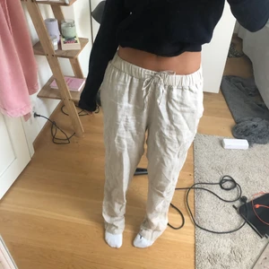 Linnebyxor från Hm - Tänkte kanske Sälja mina linnebyxor eftersom jag inye använder dem just nu. Så fina och bekväma!