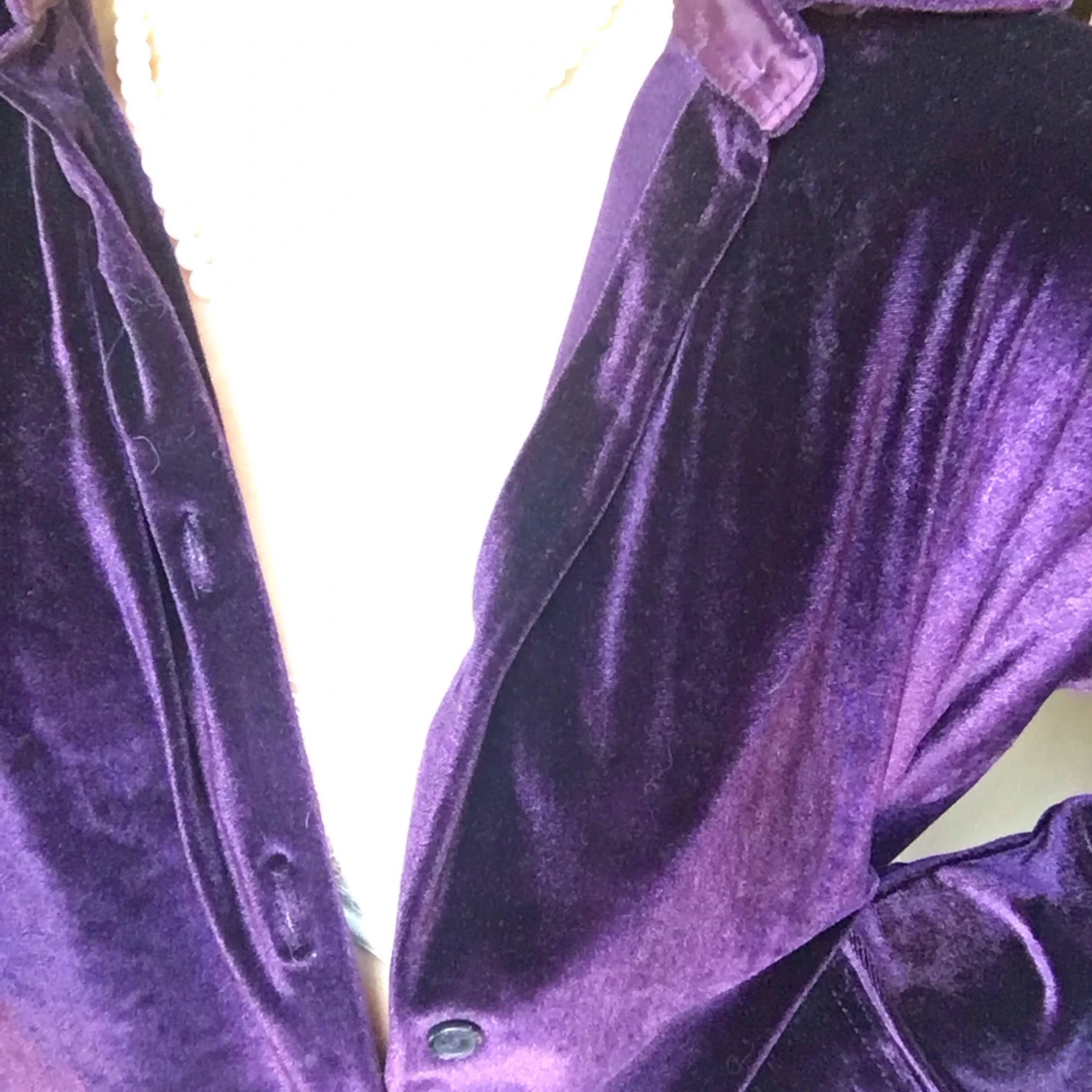 Lila skjorta i sammetsliknande tyg - 90