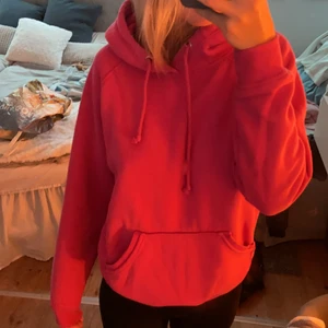 Rosa hoddie från bikbok - Hoddie från Bikbok storlek S. Möts upp i Stockholm, 150kr snabbaffär.