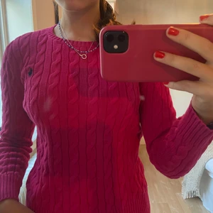 Ralph lauren tröja - Jätte mysig kabelstickad raulph lauren tröja som är lite för liten för mig.💗 De är 16 år(xl för barn).