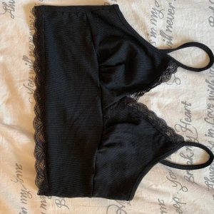 Topp ifrån shein - Ett snyggt linne ifrån shein tyvär för stort för mig