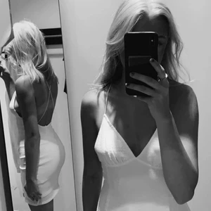 klänning - Festlig klänning från hm som man kan både klä ner och klä upp, slutsåld 