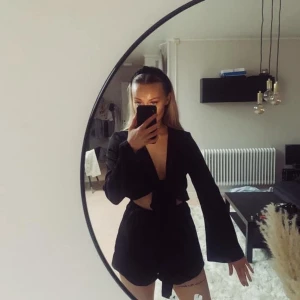 Playsuit från NAKD, strl 34 - Playsuit från NAKD, endast använd en gång. Strl 34.