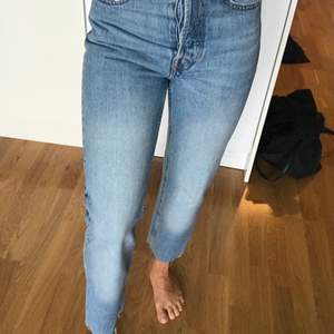 Superfina jeans från Zara i storlek 32. Köpta nu i våras men har inte kommit till användning sen dess