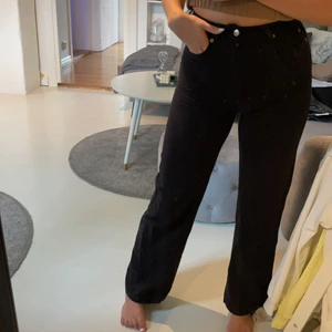 Svarta jeans - Helt oanvända. Jag är 172 cm lång🥰